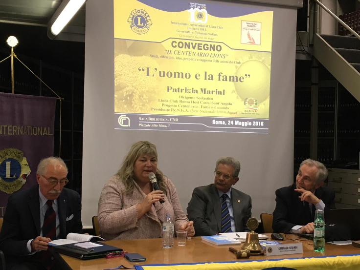 intervento della Prof. ssa Patrizia Marini (a six: il Segretario dekl Centro studi, Paolo Scipio).