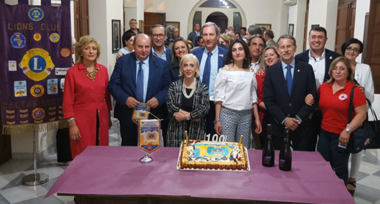 lions club caltanissetta centenario donazione defibrillatore