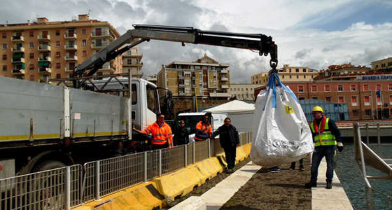 lions civitavecchia inquinamento plastica